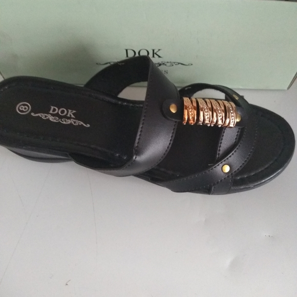 Black Wedge Sandals . - Picture 1 of 5